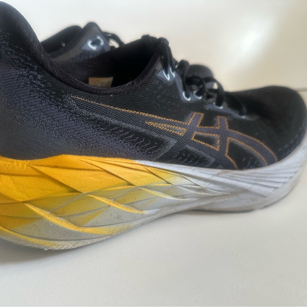 ASICS Men's NOVA BLAST 4. Sneakers size 11